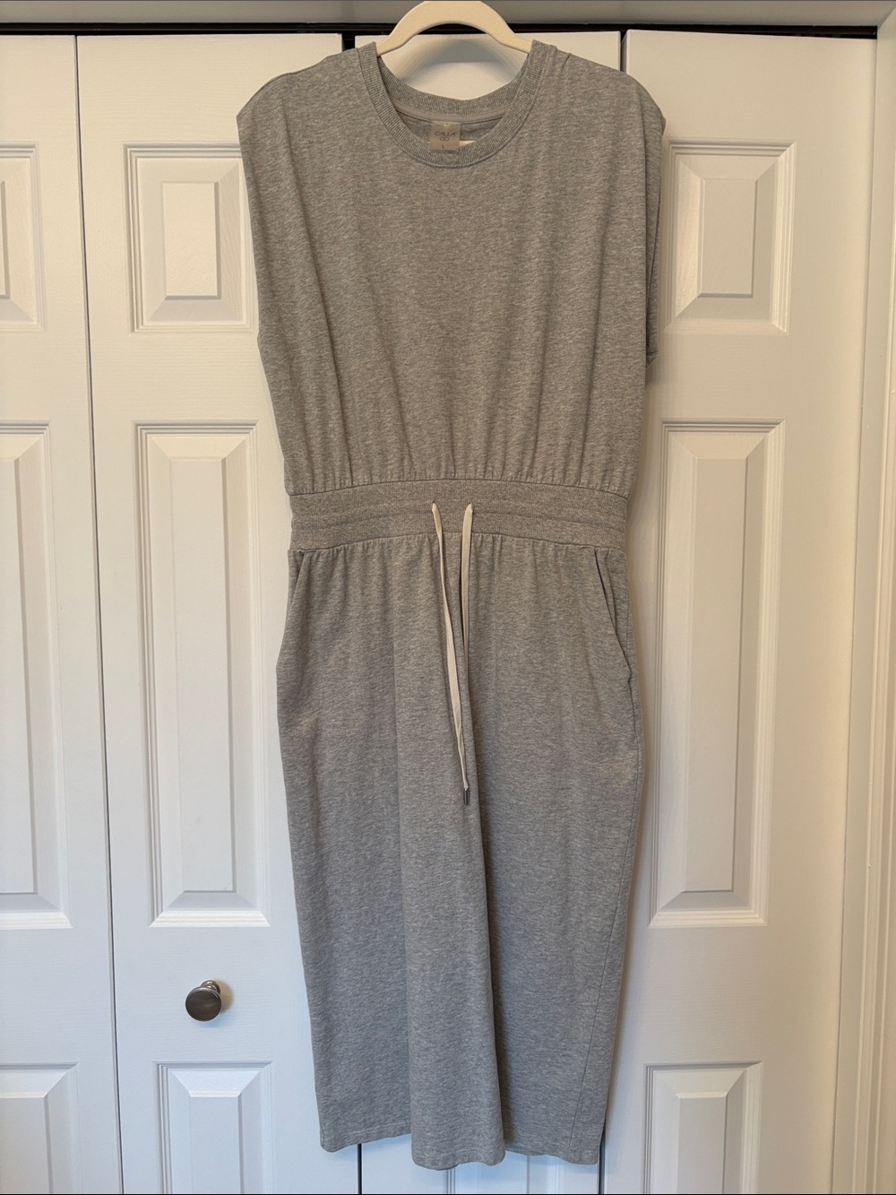 CALIA by Carrie Underwood Gray Sleeveless Midi Dress